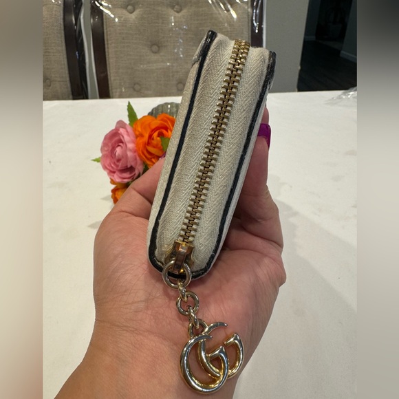 Authentic Gucci zippy wallet - Picture 3 of 11